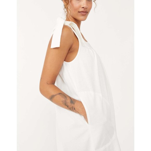 Free People Dresses & Skirts - NWT! Free People Honey Mini White dress WITH SIDE POCKETS, PPL!! Sz LG!